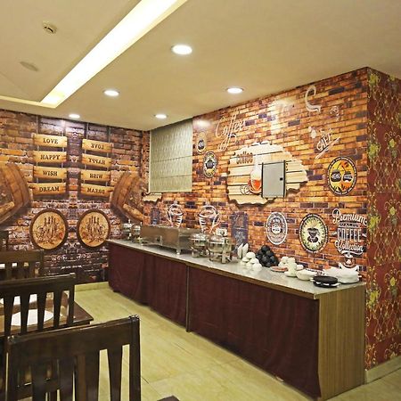 Hotel D'Capitol - Delhi Airport 뉴델리 외부 사진