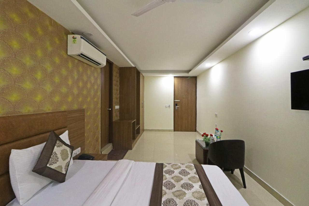 Hotel D'Capitol - Delhi Airport 뉴델리 외부 사진