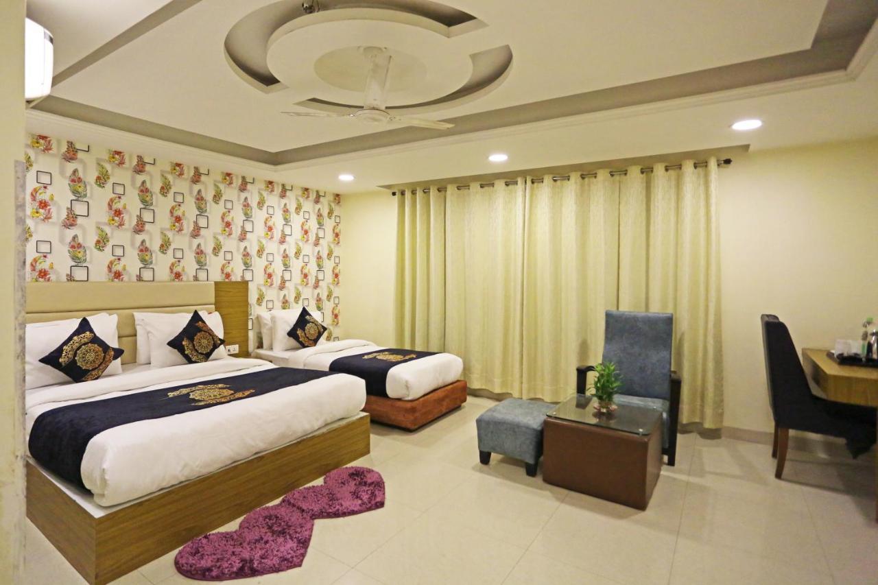 Hotel D'Capitol - Delhi Airport 뉴델리 외부 사진